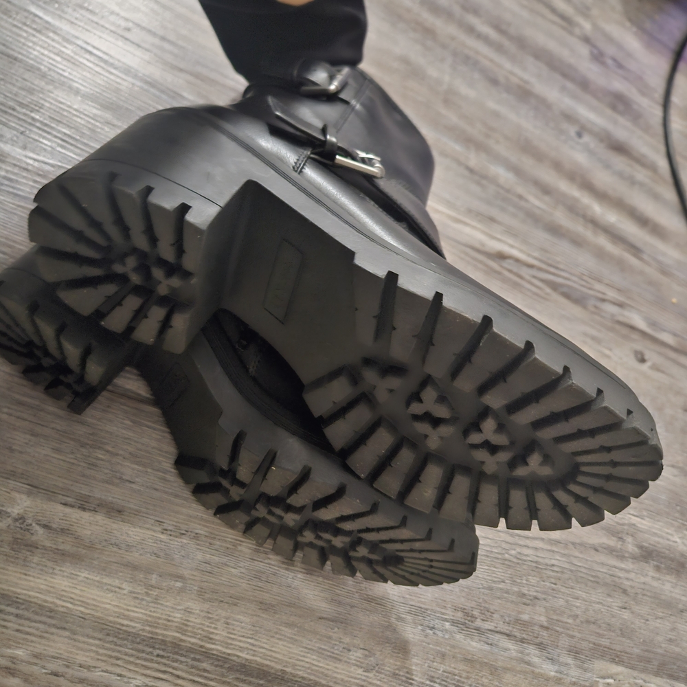 Black Leather Style Boots - Picture 4 of 5